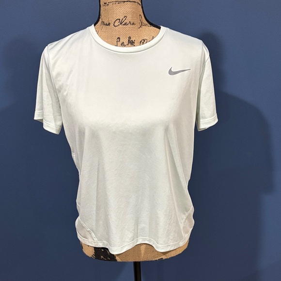 Nike Tops - Nike Women's Short Sleeve Tee